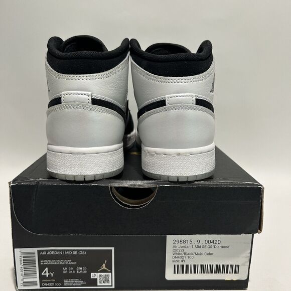 Nike Shoes Air Jordan 1 Retro Mid SE GS “Diamond Shorts” 2024 - Picture 3 of 5